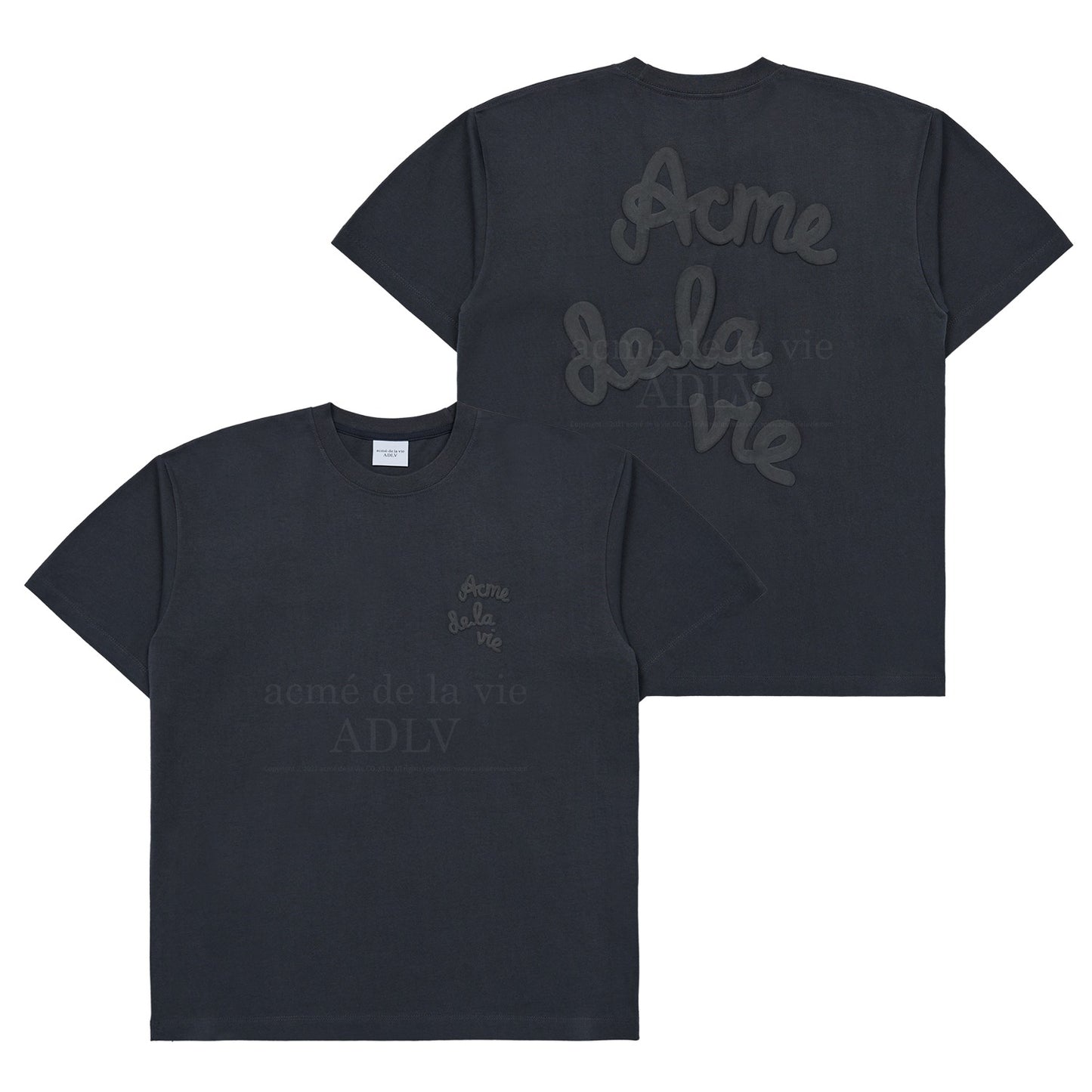 [acmé de la vie] Embossing Script Logo Short Sleeve T-Shirt Charcoal