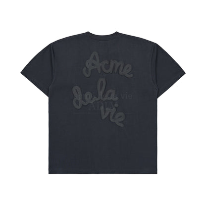 [acmé de la vie] Embossing Script Logo Short Sleeve T-Shirt Charcoal