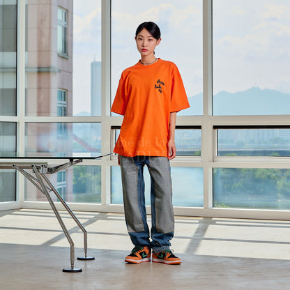 [acmé de la vie] Embossing Script Logo Short Sleeve T-Shirt Orange