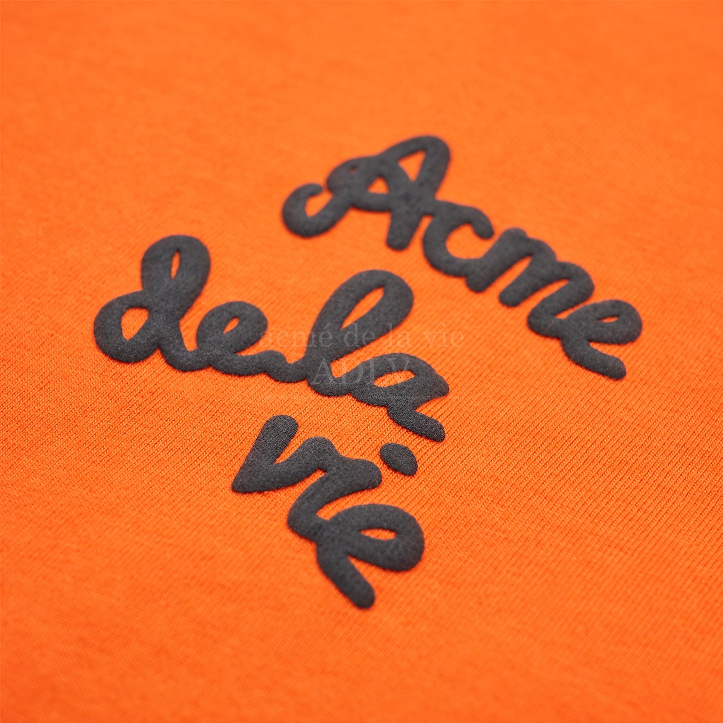 [acmé de la vie] Embossing Script Logo Short Sleeve T-Shirt Orange